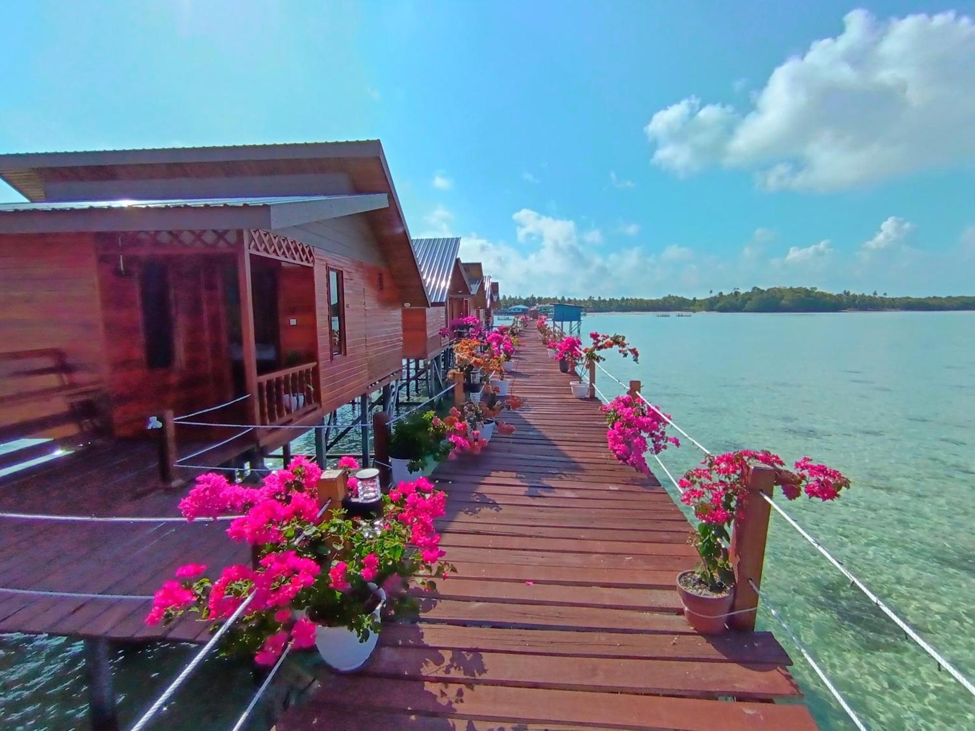 Bed and Breakfast La Water House Semporna Zewnętrze zdjęcie